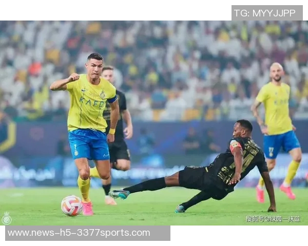 利雅得胜利遭遇失误对手禁区前抢断后远射精彩破门