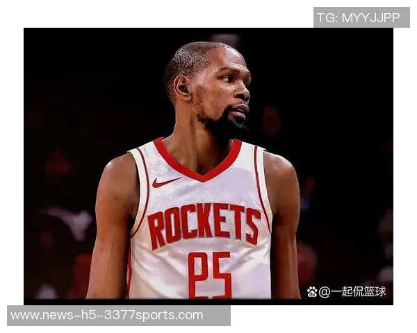 杜兰特场边轻松愉快与火箭助教艾维畅谈免战牌背后心态揭秘