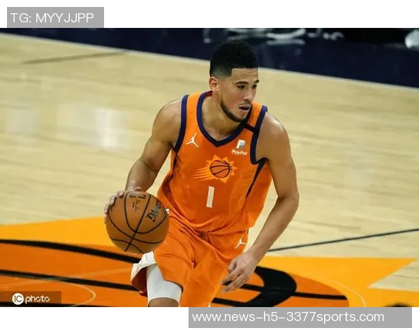 带伤作战的布克在球队中的无私奉献让人难以用言语形容其巨大贡献